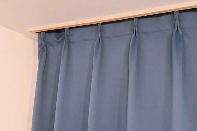 窓辺の遮光カーテン
