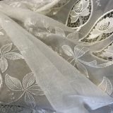 刺繍が美しいエンブロイダリーレース
