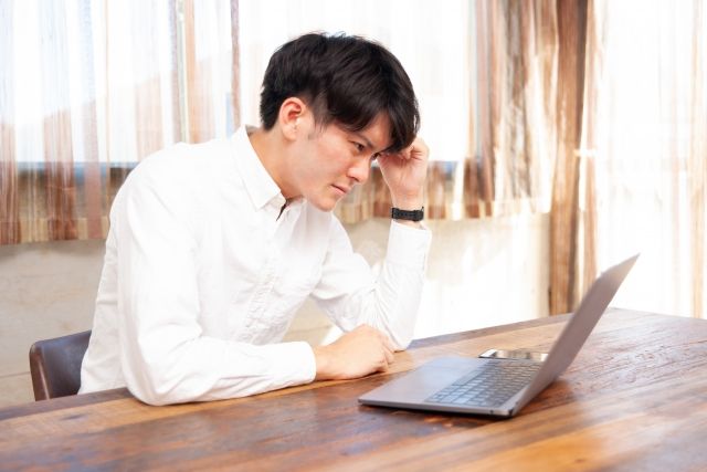 カーテン選び 一人暮らしの男性におすすめ スタイリッシュな窓装飾 飾りんぼ