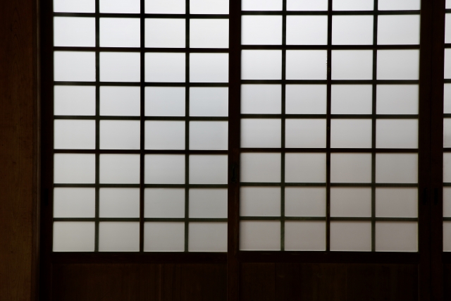 和室の遮光】障子からまぶしい光が漏れるときの窓対策 | 飾りんぼ