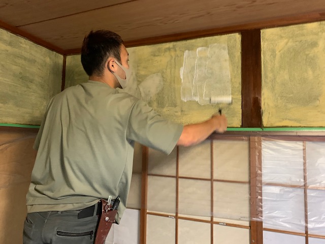 和室diy 砂壁 土壁 じゅらく壁を剥がしパテ シーラーでクロス 壁紙 を貼る方法 飾りんぼ